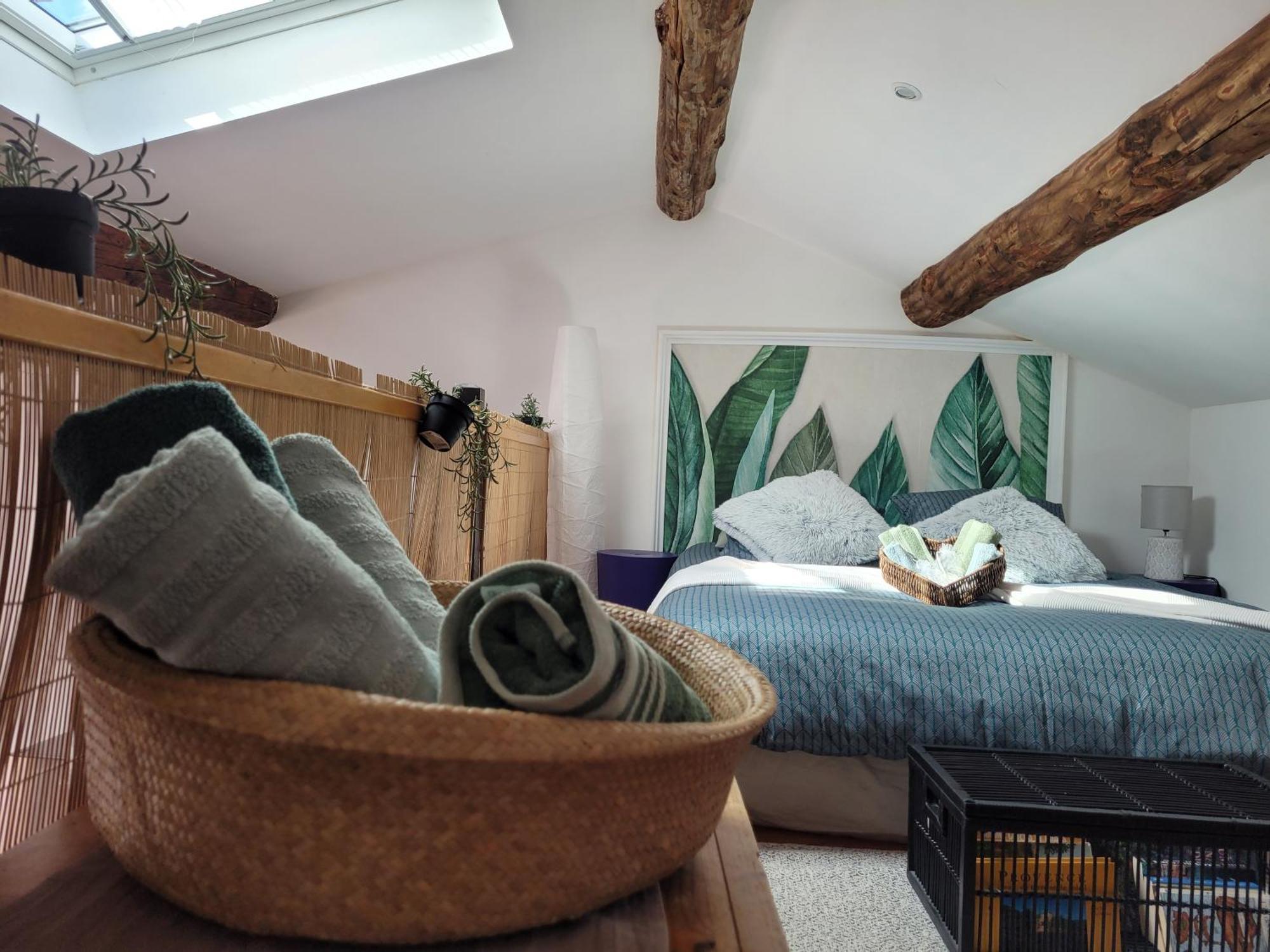 Apartment Ile En Provence
